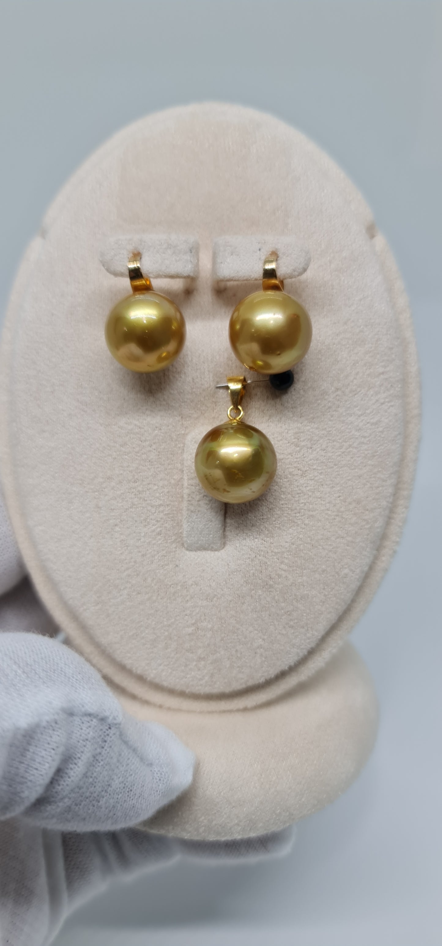 13.3mm Authentic South Sea Pearls Golden Champagne Color Set in 14K Gold