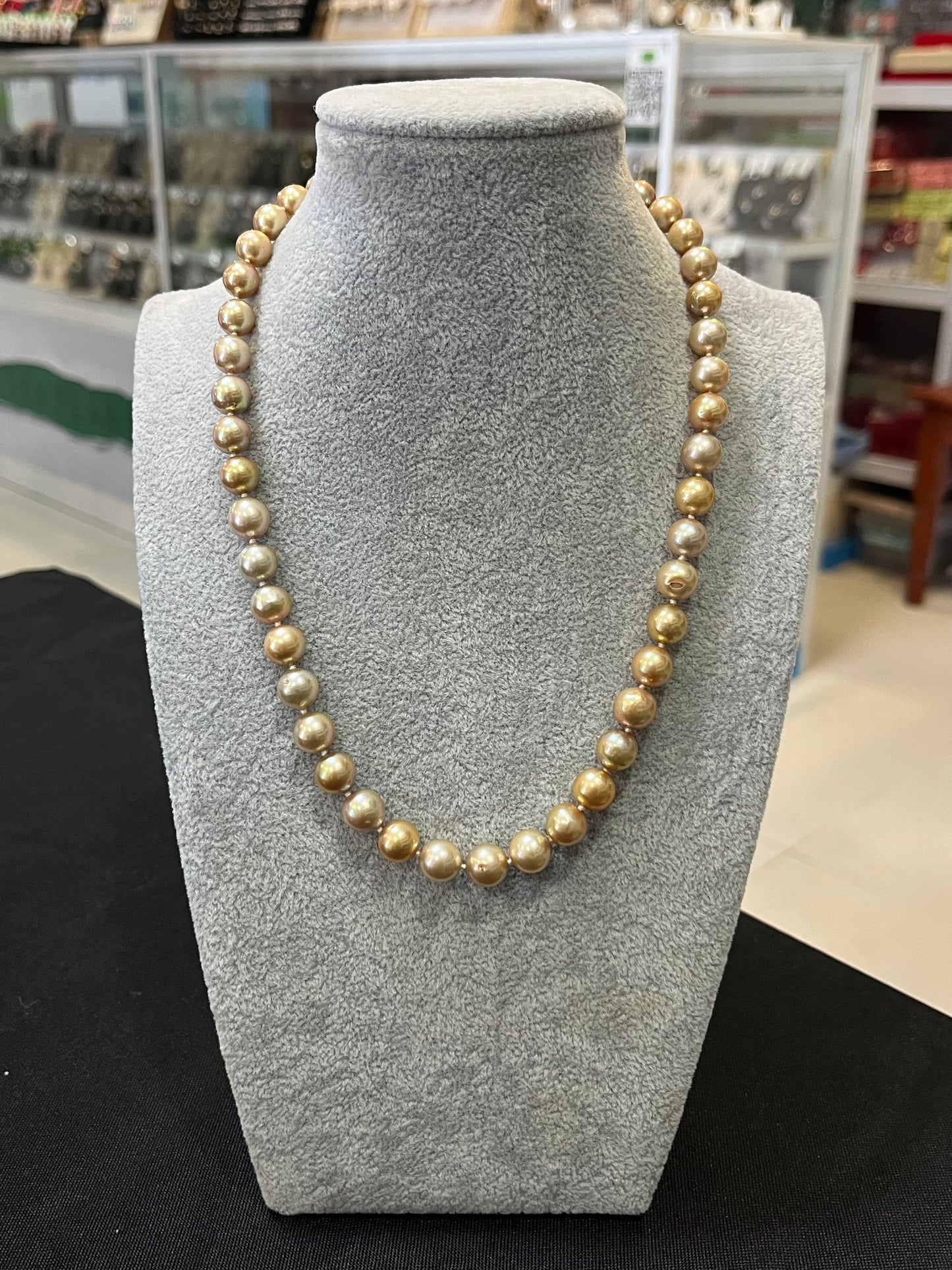 New Arrival! 8mm to 9mm Authentic Golden Color South Sea Pearls Choker Necklaces