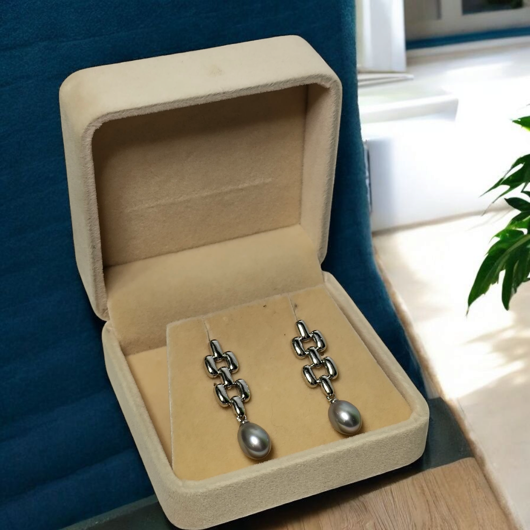 Fresh water pearl earrings in 5 micron