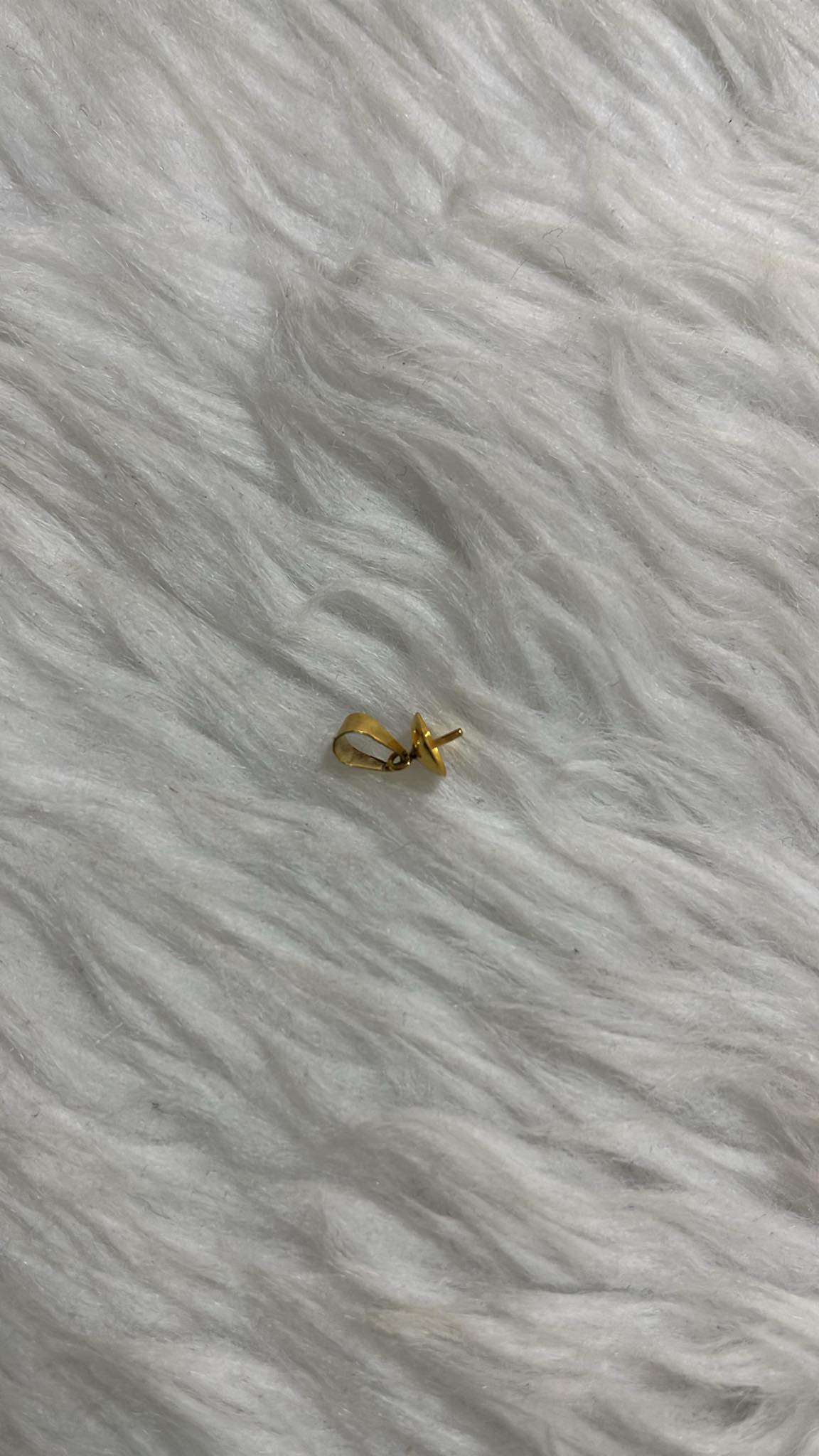 Gold Settings C/O Cecil Andriano