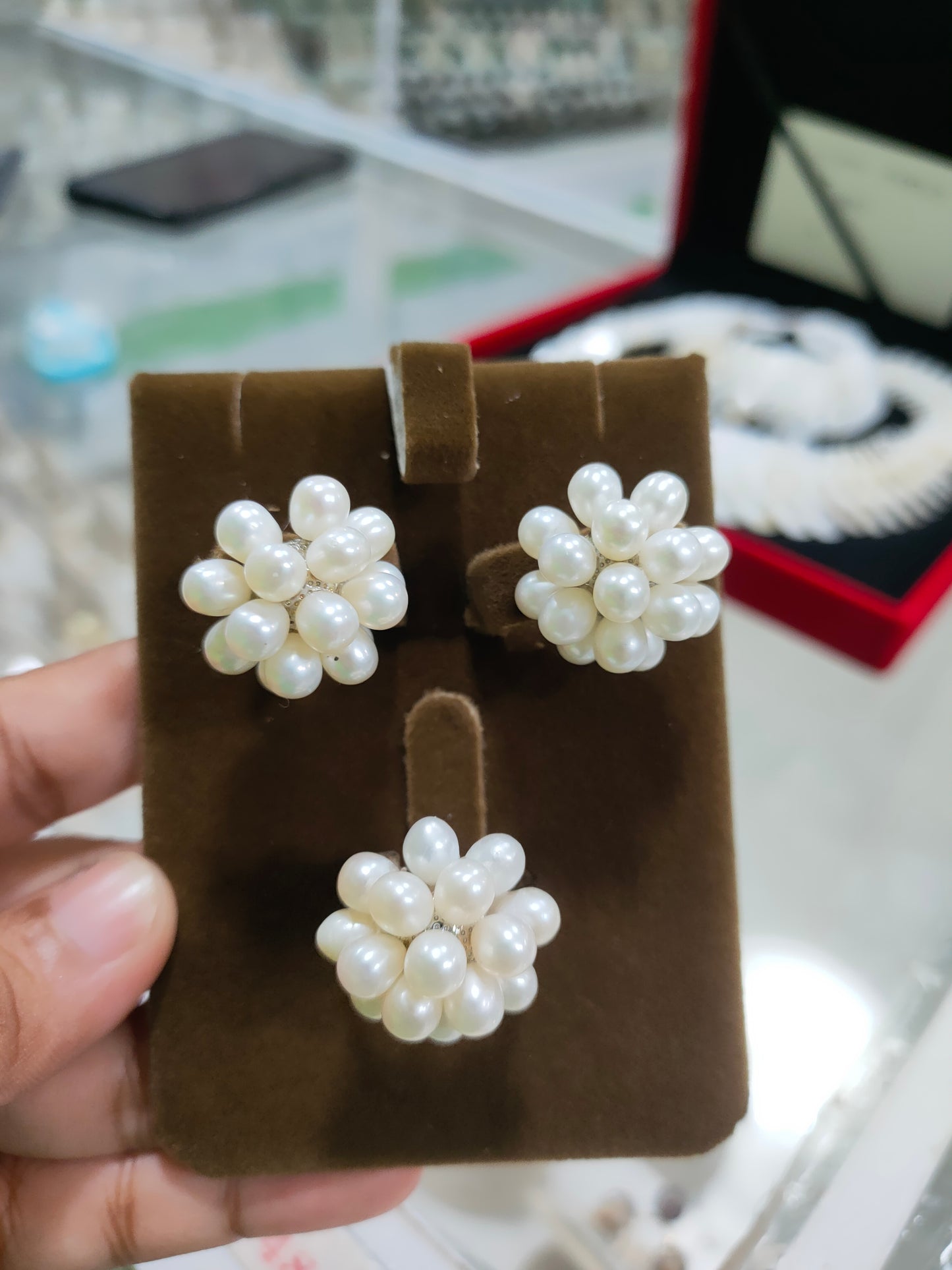 Cluster Earing and Ring