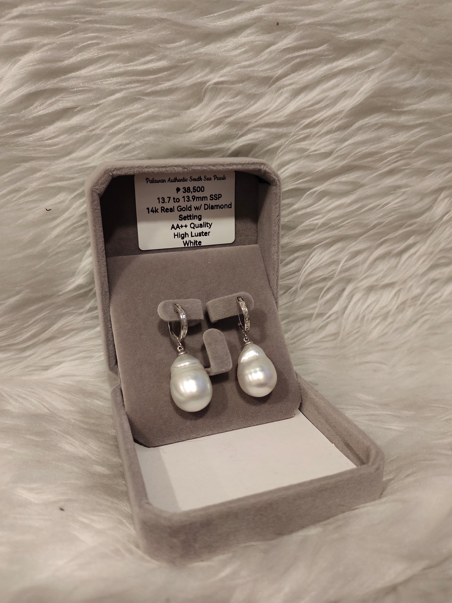 13.7mm to 13.9mm Authentic White South Sea Pearl in 14k Real Gold with Diamond Settings