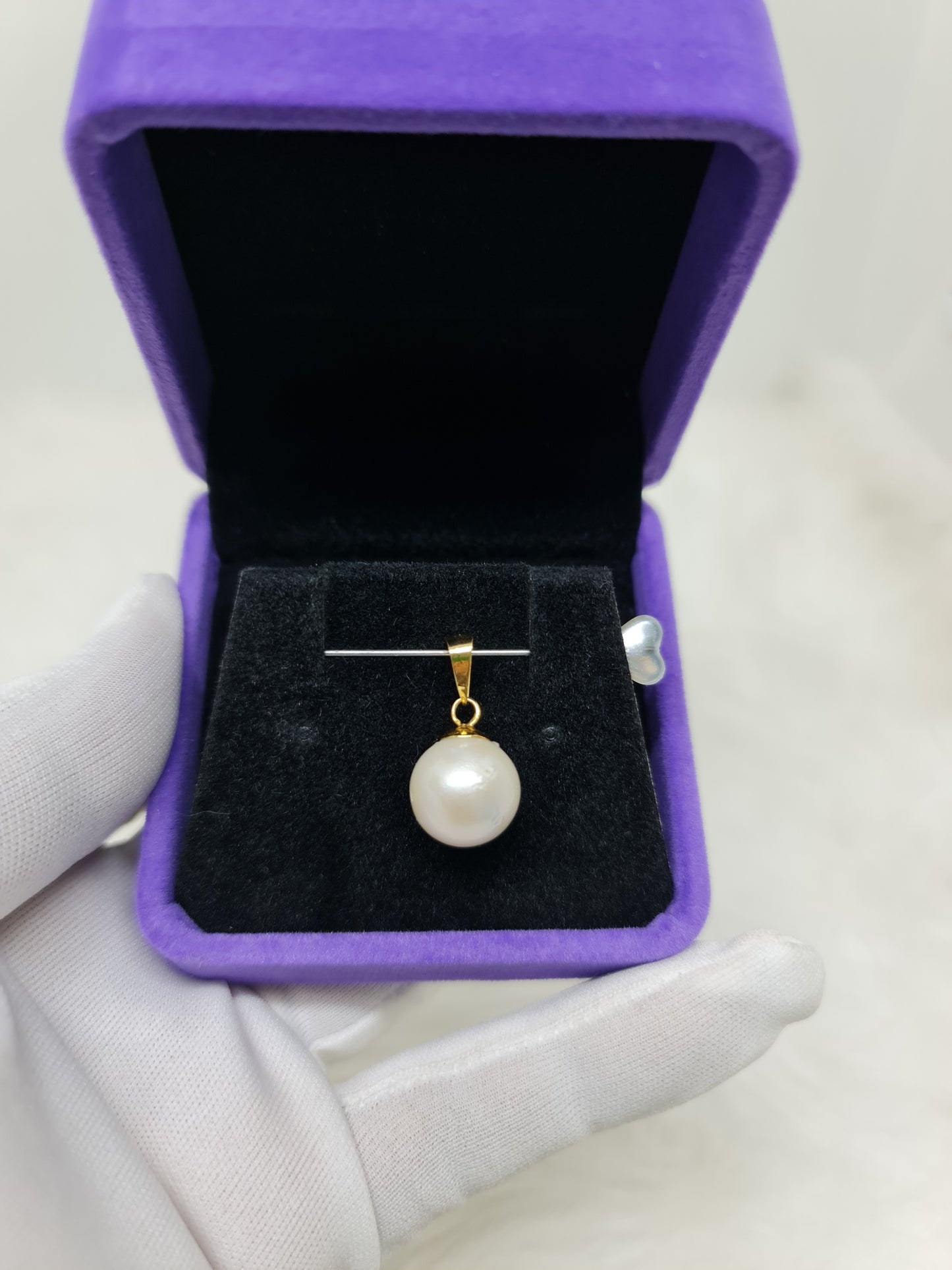 12.8mm White South Sea Pearls Pendant mount in 14Karat Gold