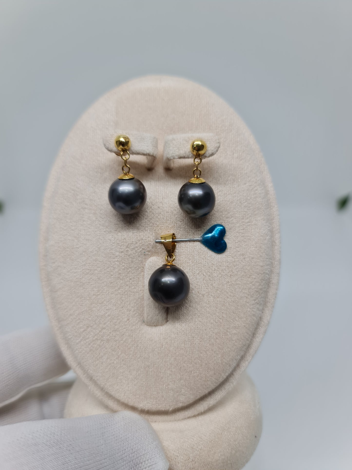 11mm - 11.8mm Authentic Tahitian Black South Sea Pearls Set in 14K Gold