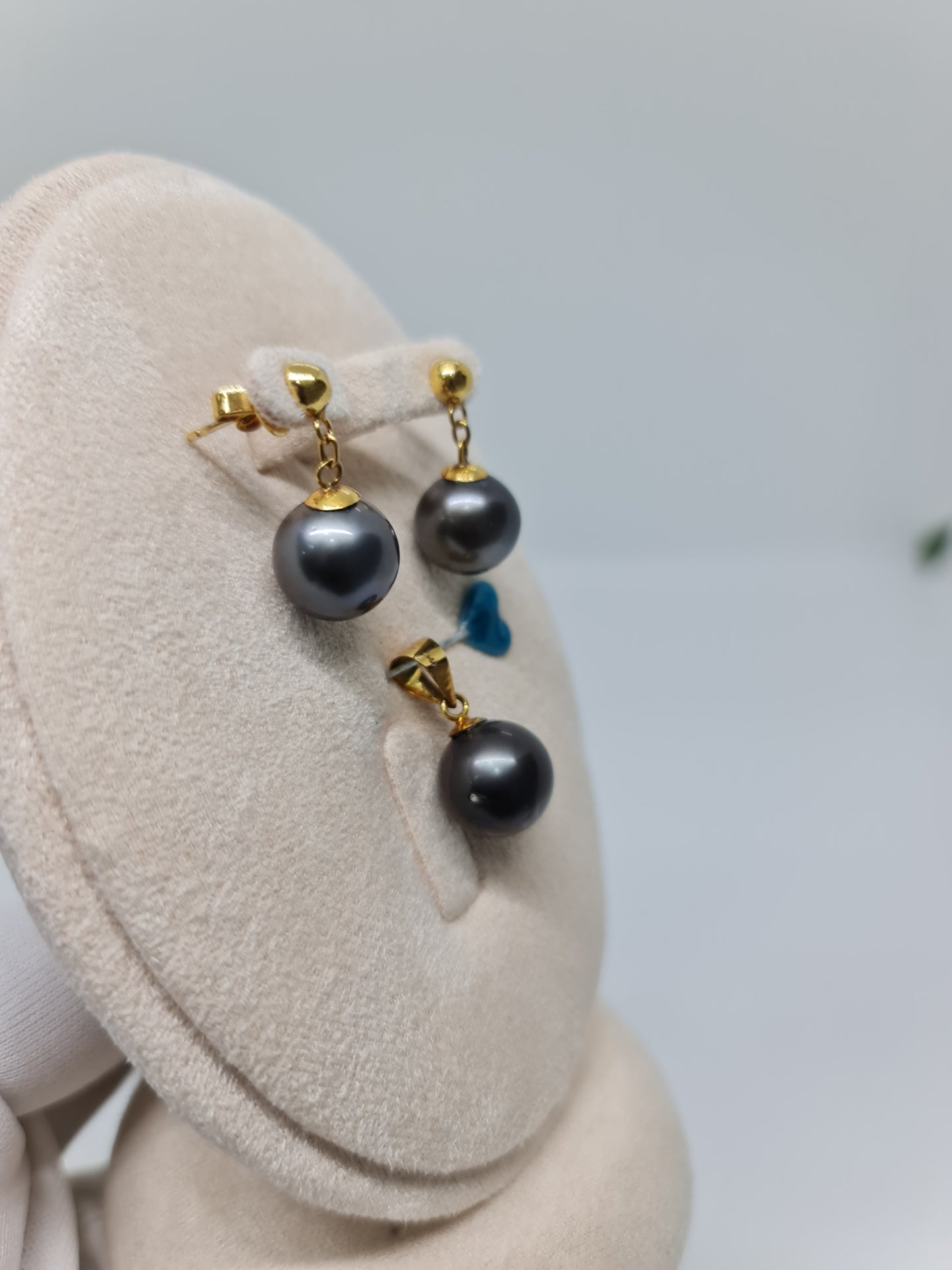 11mm - 11.8mm Authentic Tahitian Black South Sea Pearls Set in 14K Gold