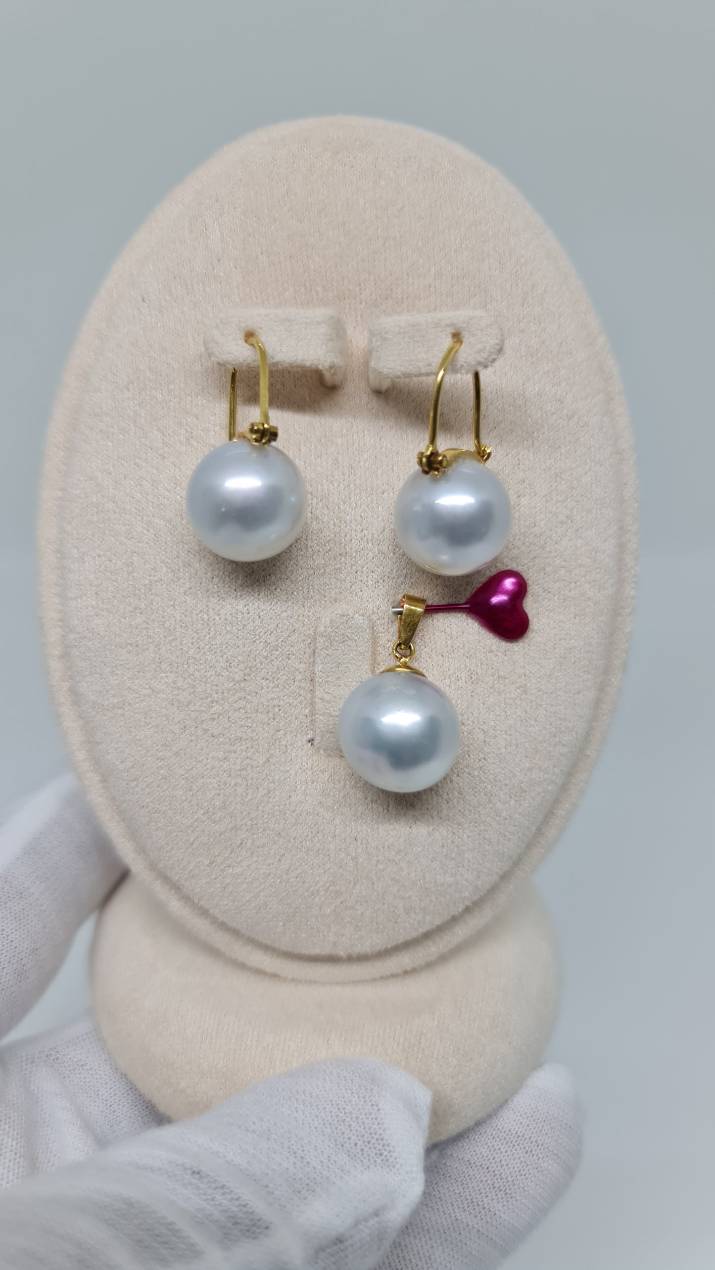 13.6mm to 14.3mm Authentic Silver White South Sea Pearls Set in 14K Gold