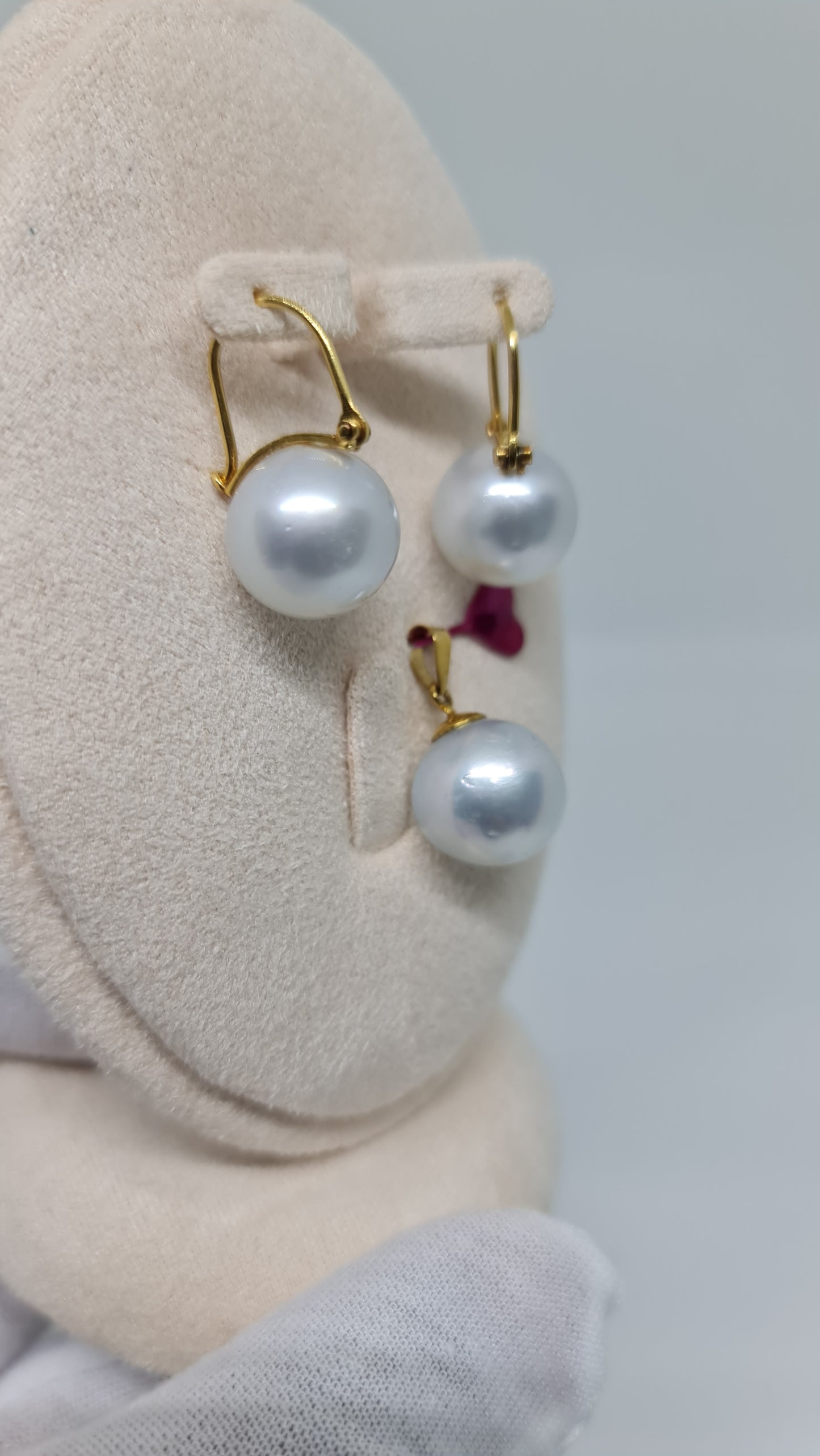 13.6mm to 14.3mm Authentic Silver White South Sea Pearls Set in 14K Gold