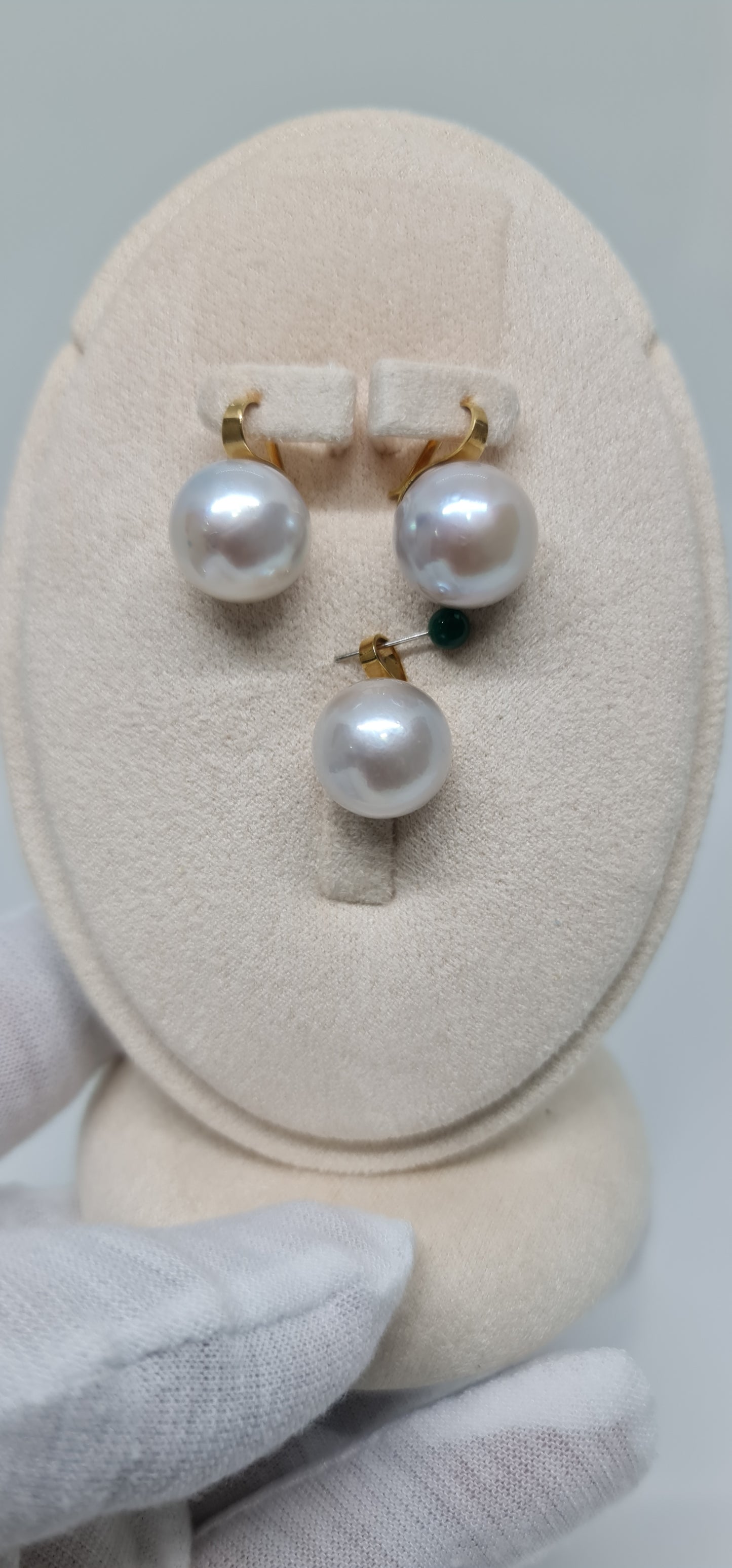 13.3mm to 13.6mm Classic White South Sea Pearls Set in 14K Gold