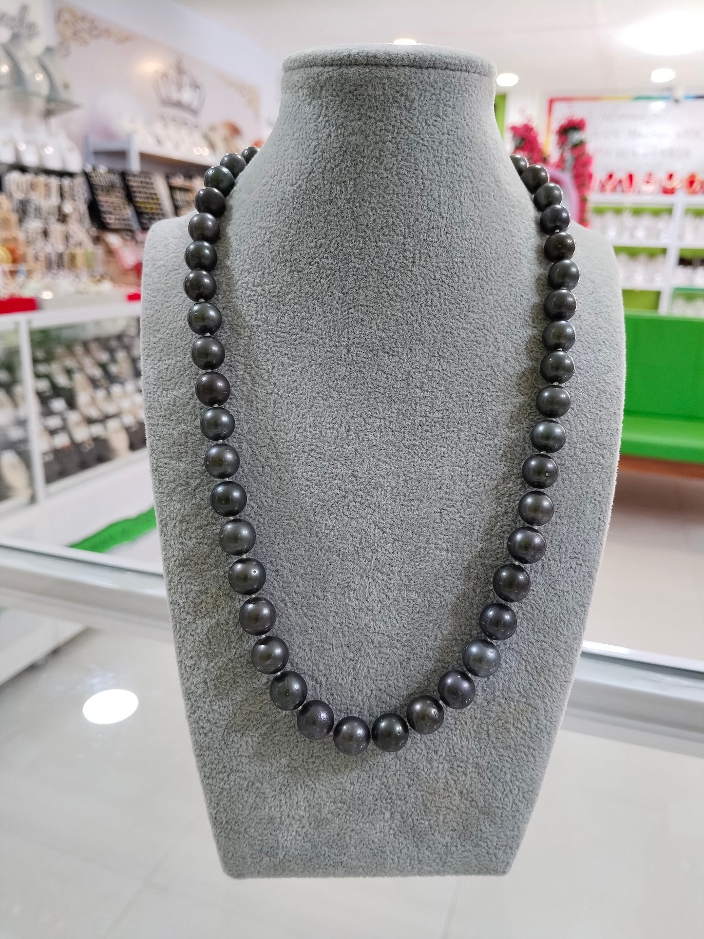 8.8mm to 11mm Authentic Tahitian Black Color South Sea Pearl Choker Necklace